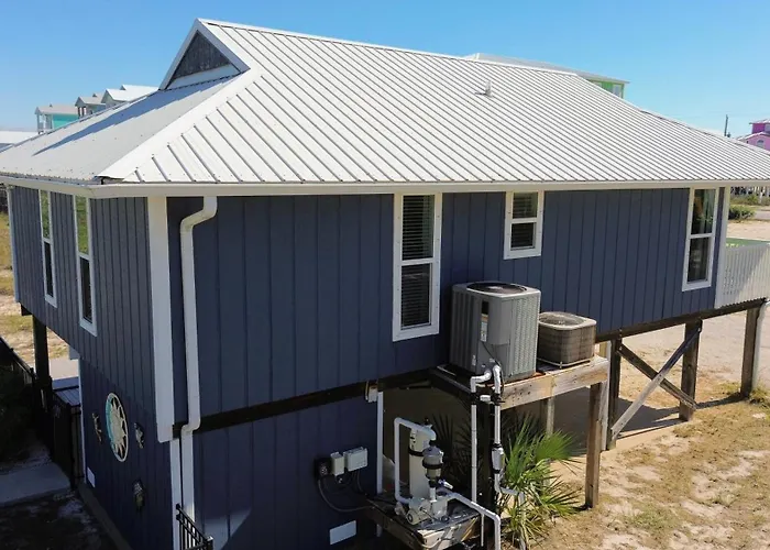 With Private Pool & Access - Sleeps 4 Holiday home *