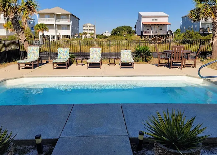 Holiday home With Private Pool & Access - Sleeps 4 *
