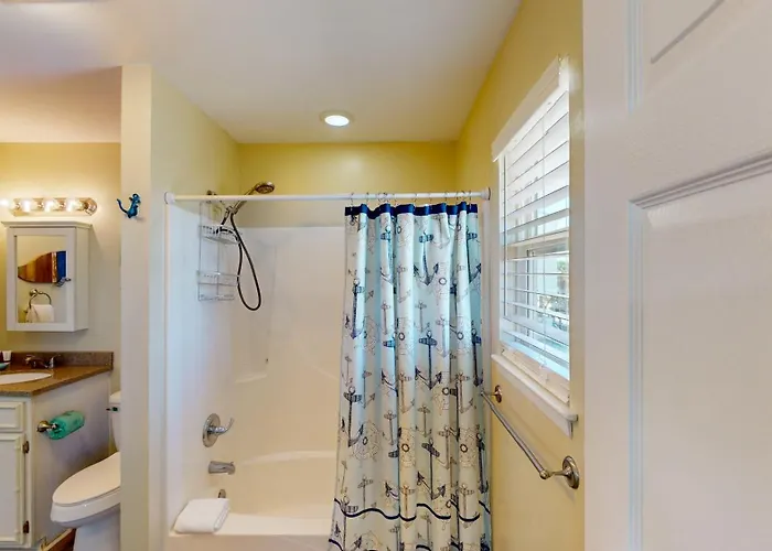 With Private Pool & Access - Sleeps 4 *