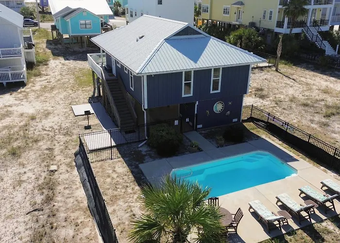 Holiday home With Private Pool & Access - Sleeps 4 *